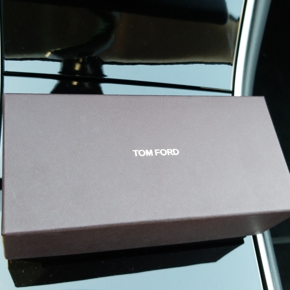 Tom Ford 32013 Longarone (BL) Italy FT0538/S 01V
